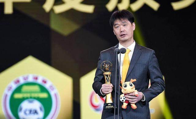 世界杯高清比赛观看-京媒：李霄鹏非过渡主帅 国足新教练组或中西合璧